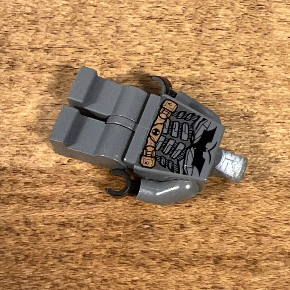 LEGO Batman BAT024 DC Super Heroes Dark Knight Gray Suit 7888 Body Only